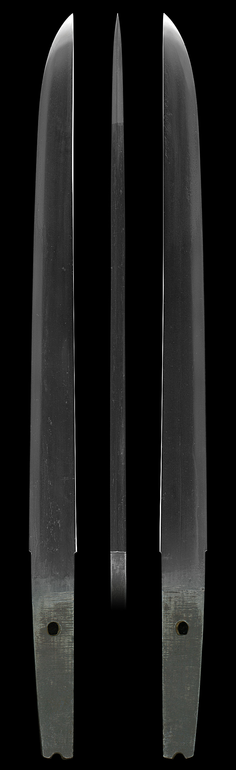 短刀 無銘 (銀刻鞘丸に右重ね違鷹の羽紋短刀合口拵付き)Picture of whole