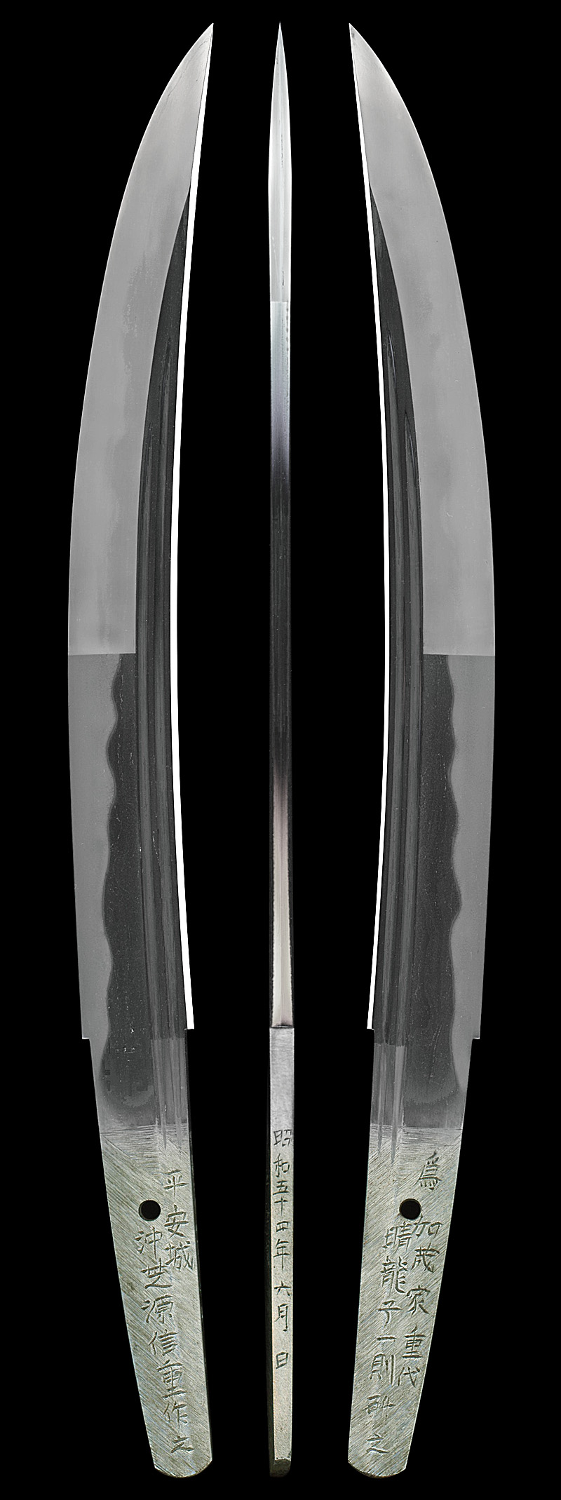 短刀　平安城沖芝源信重作之 (おそらく造り)　　　為加茂家重代 晴龍子一則研之　　　(棟) 昭和五十四年六月日Picture of whole